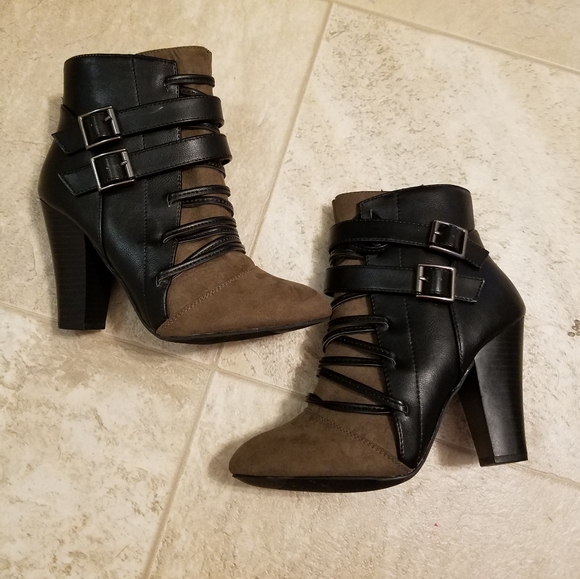 Qupid killer corset buckle ankle booties - Picture 2 of 8